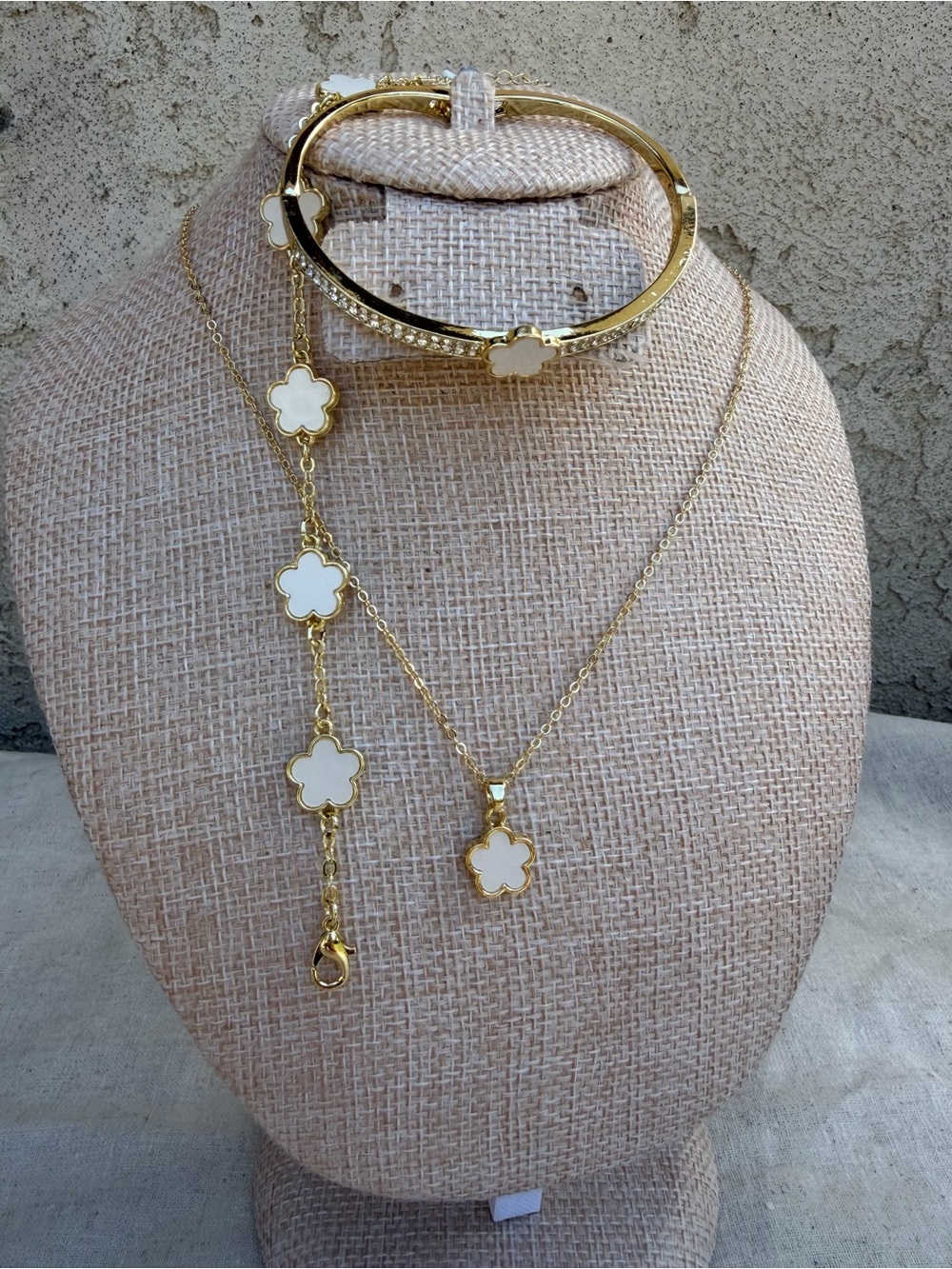 New Gold & White Clover Pendant Necklace, Bracelet and Bangle Set